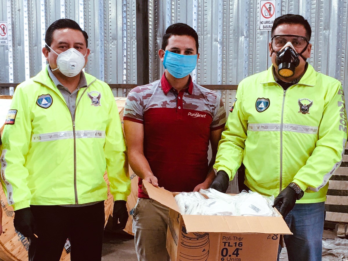Puntonet dona mascarillas a la DINACOM de la Policía Nacional