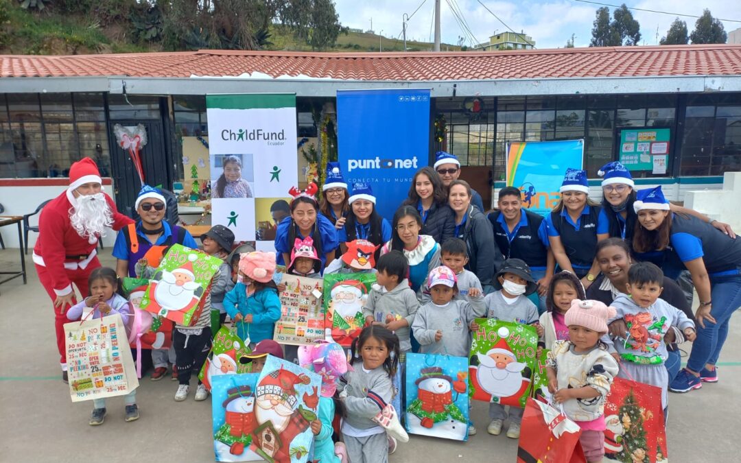 VOLUNTARIADO CORPORATIVO DE PUNTONET REGALANDO SONRISAS EN NAVIDAD